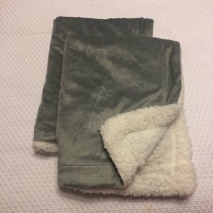 NWOT True North Silver Sherpa Backed Pillow Shams